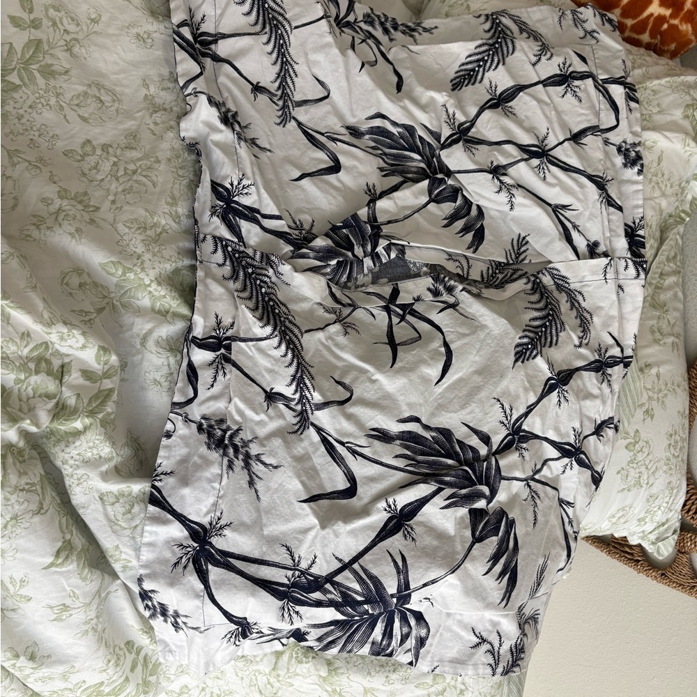 Isaac Mizrahi Navy and White Floral Duvet Cover Pillow Shams Reversible King - Picture 8 of 12
